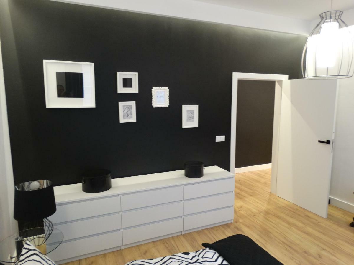 Black&White Apartment- Wierzbowa 5 Poznan Dış mekan fotoğraf