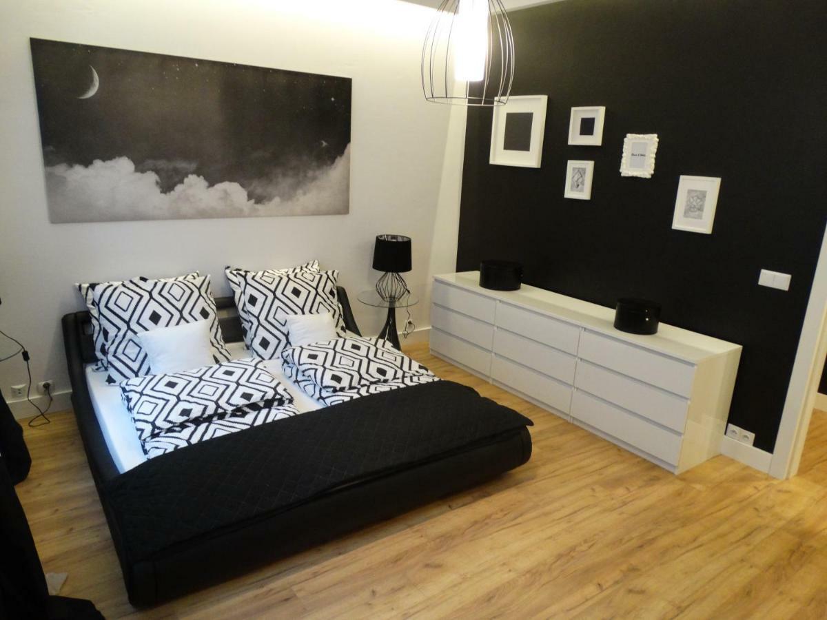 Black&White Apartment- Wierzbowa 5 Poznan Dış mekan fotoğraf