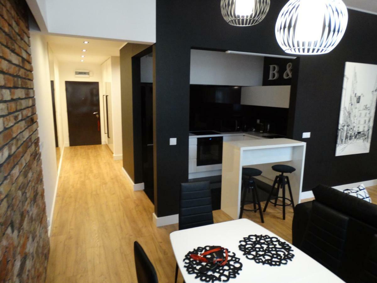 Black&White Apartment- Wierzbowa 5 Poznan Dış mekan fotoğraf